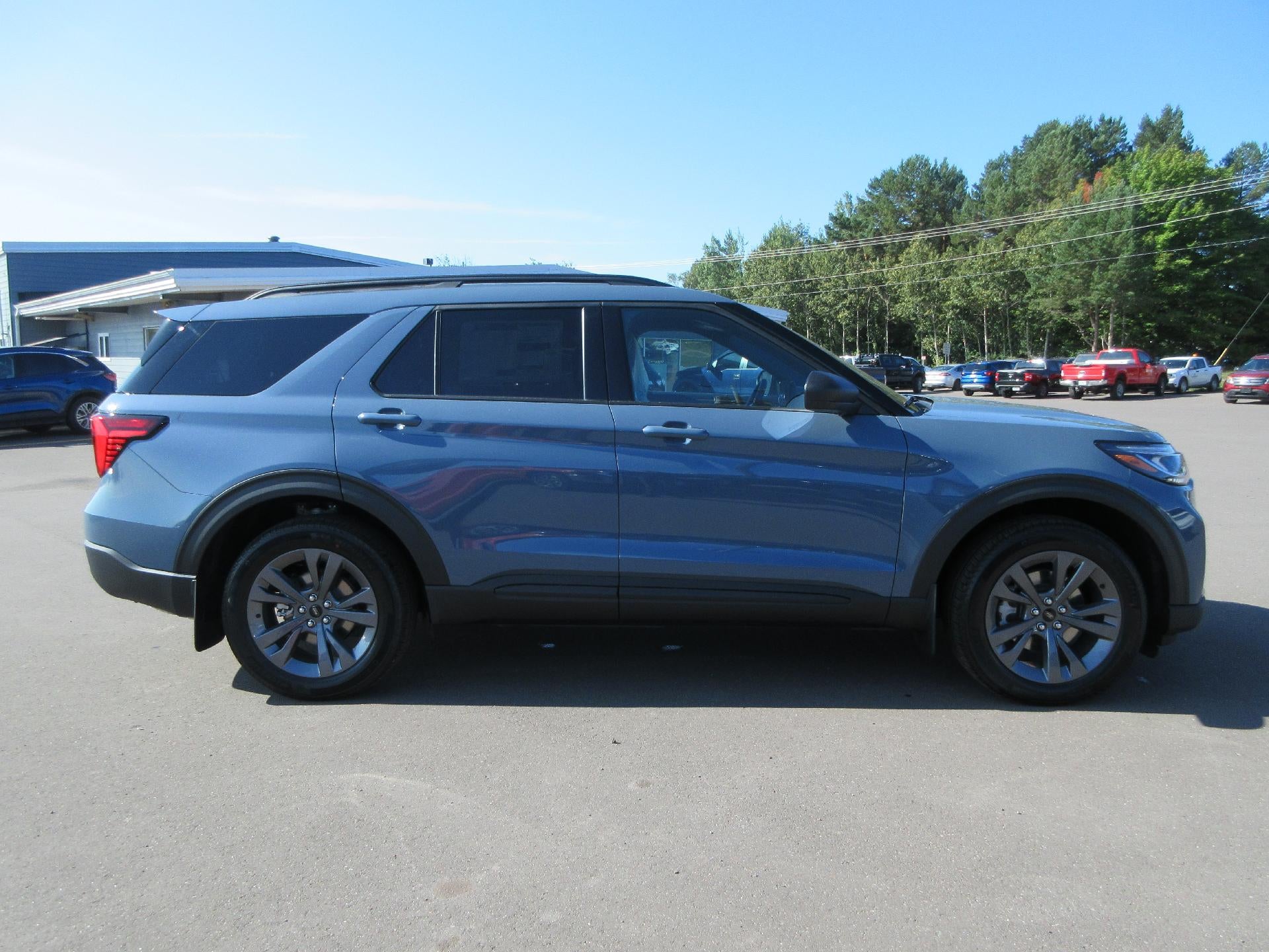 2027 Ford Explorer Active w/200A Pkg 4WD