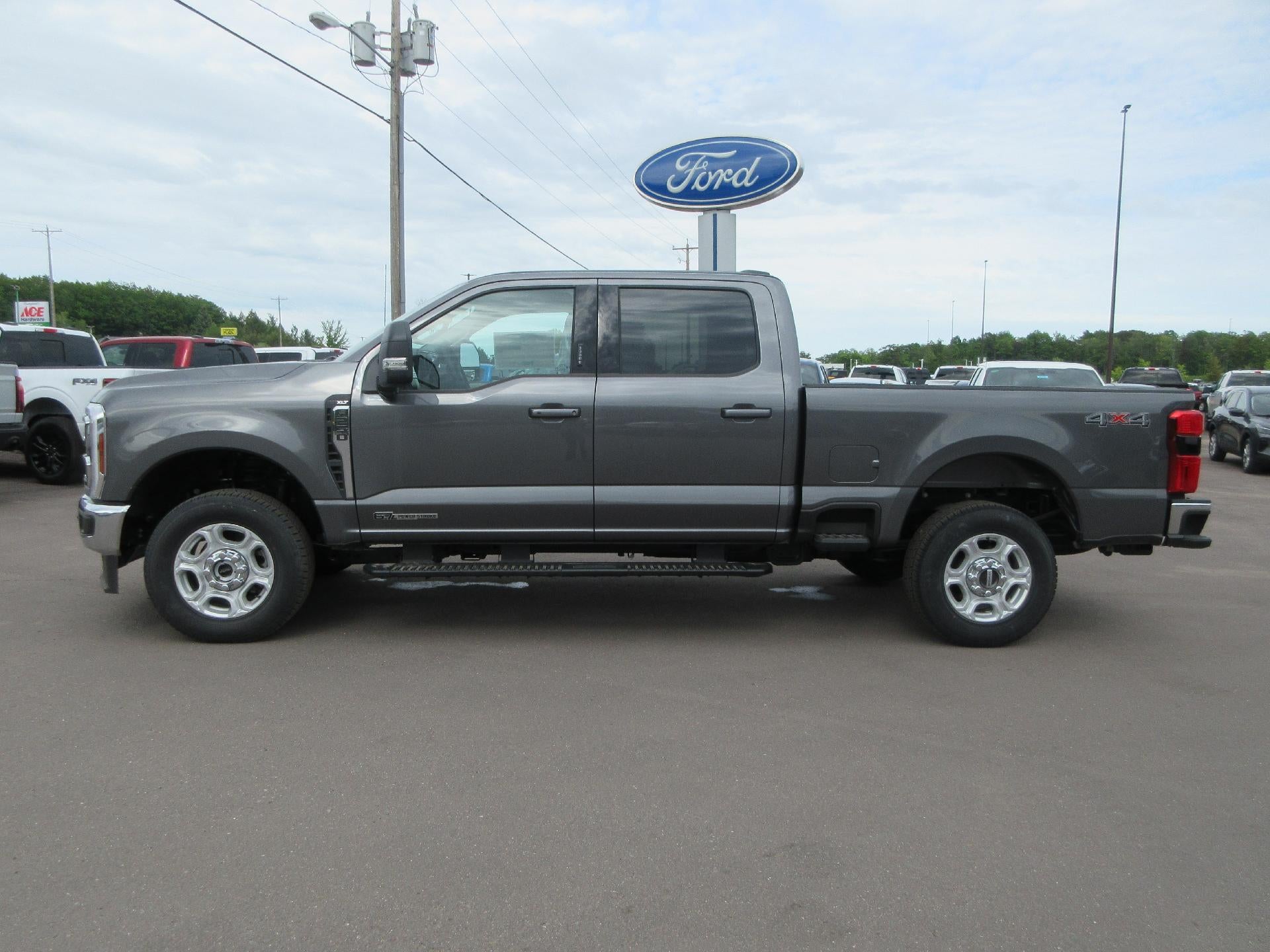 2026 Ford Super Duty F-250 SRW XLT 4WD Crew Cab 6.75' Box