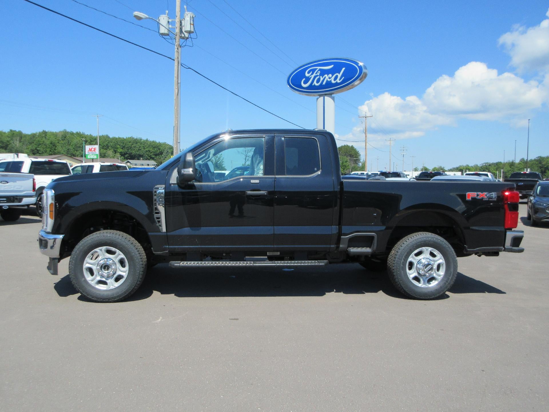 2026 Ford Super Duty F-350 SRW XLT 4WD SuperCab 6.75' Box