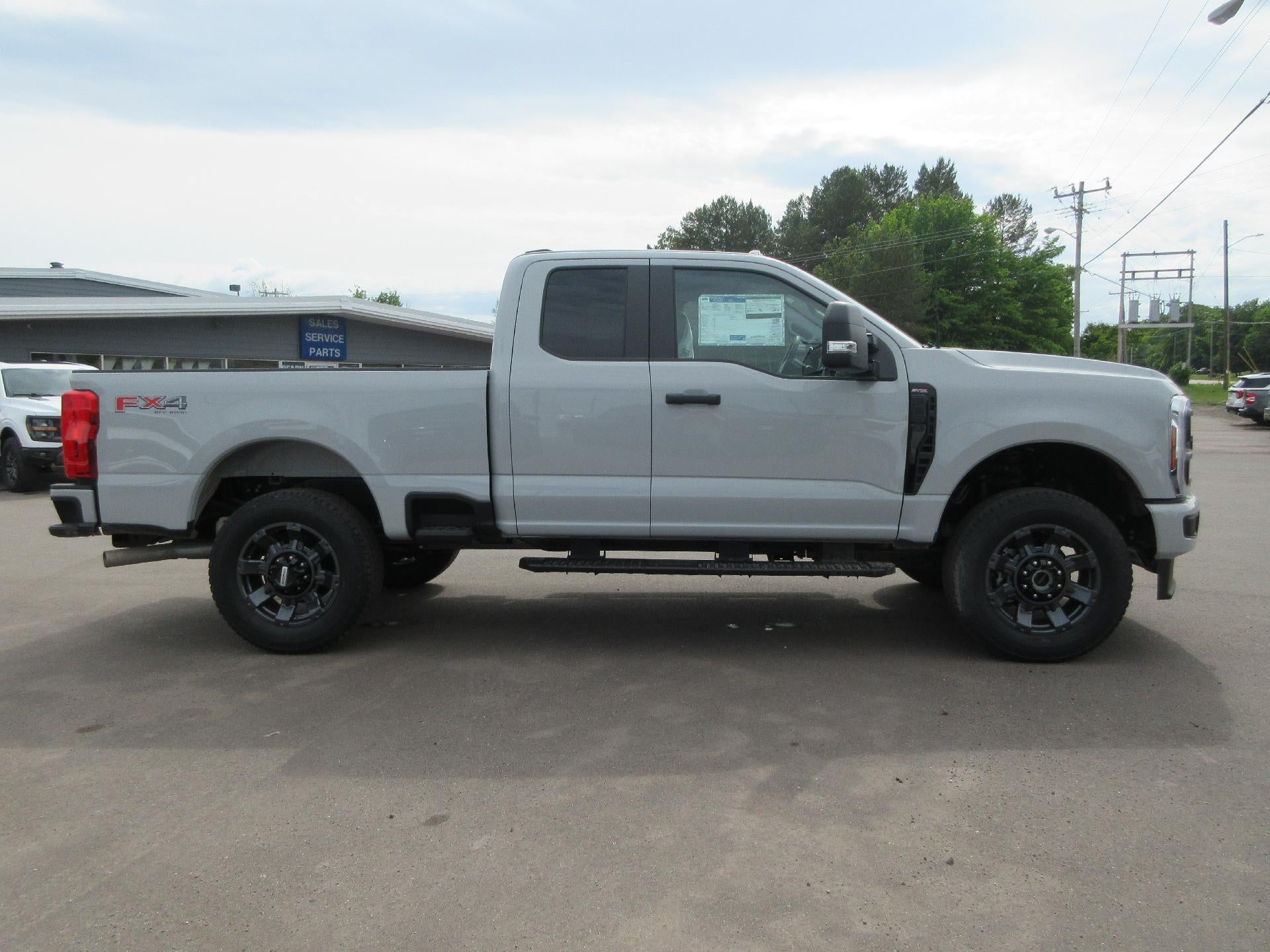 2026 Ford Super Duty F-350 SRW XL 4WD SuperCab 6.75' Box