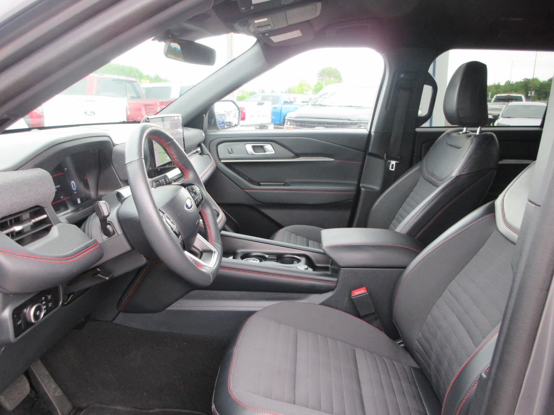 2025 Ford Explorer ST-Line 4WD