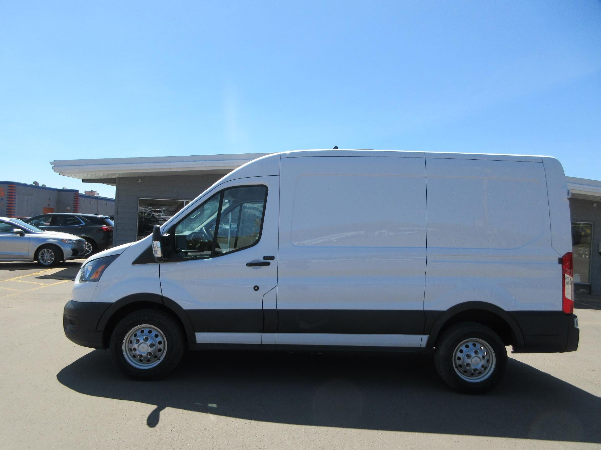 2023 Ford Transit Cargo Van T-250 130" Med Rf 9070 GVWR AWD
