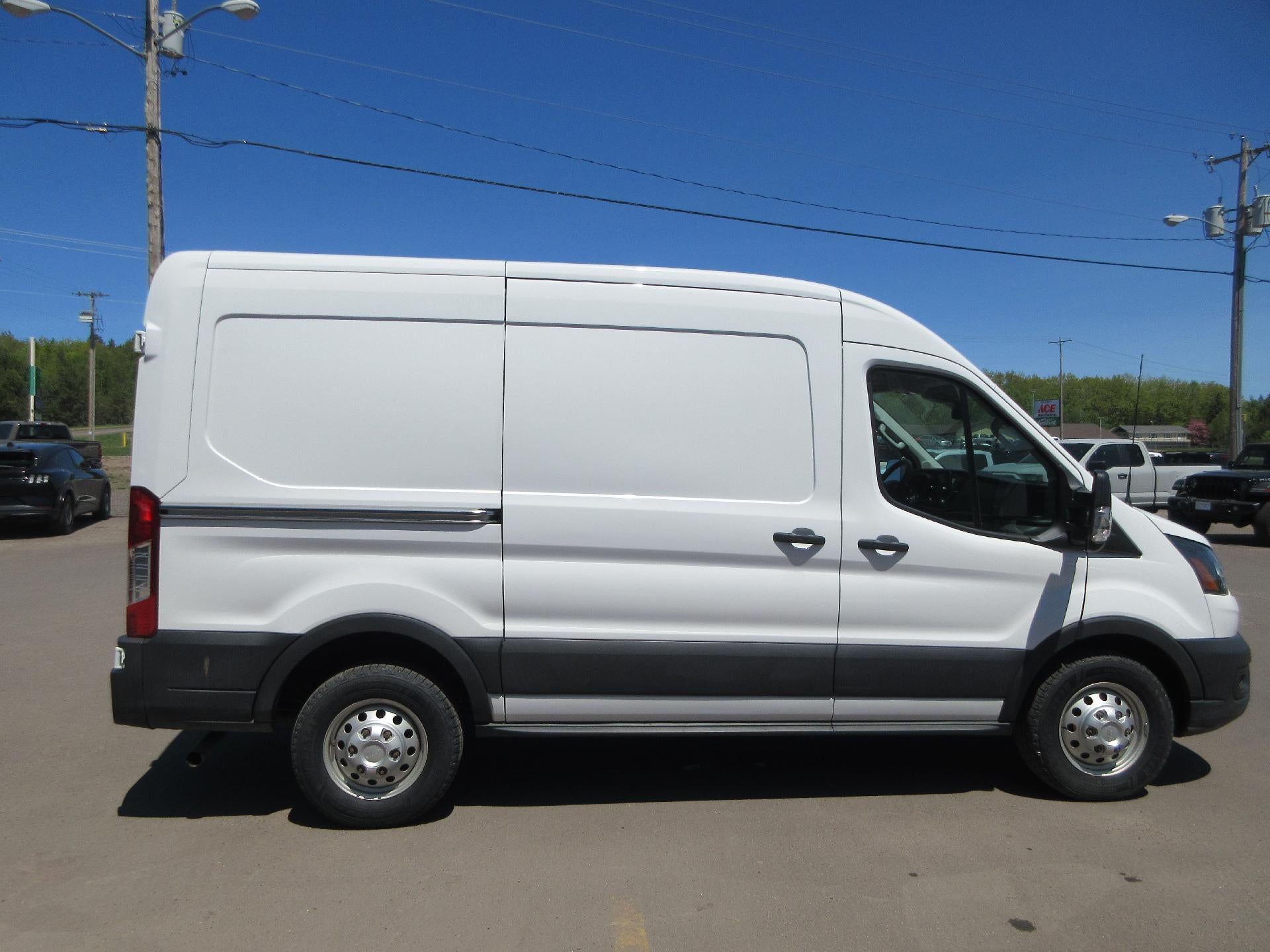 2023 Ford Transit Cargo Van T-250 130" Med Rf 9070 GVWR AWD