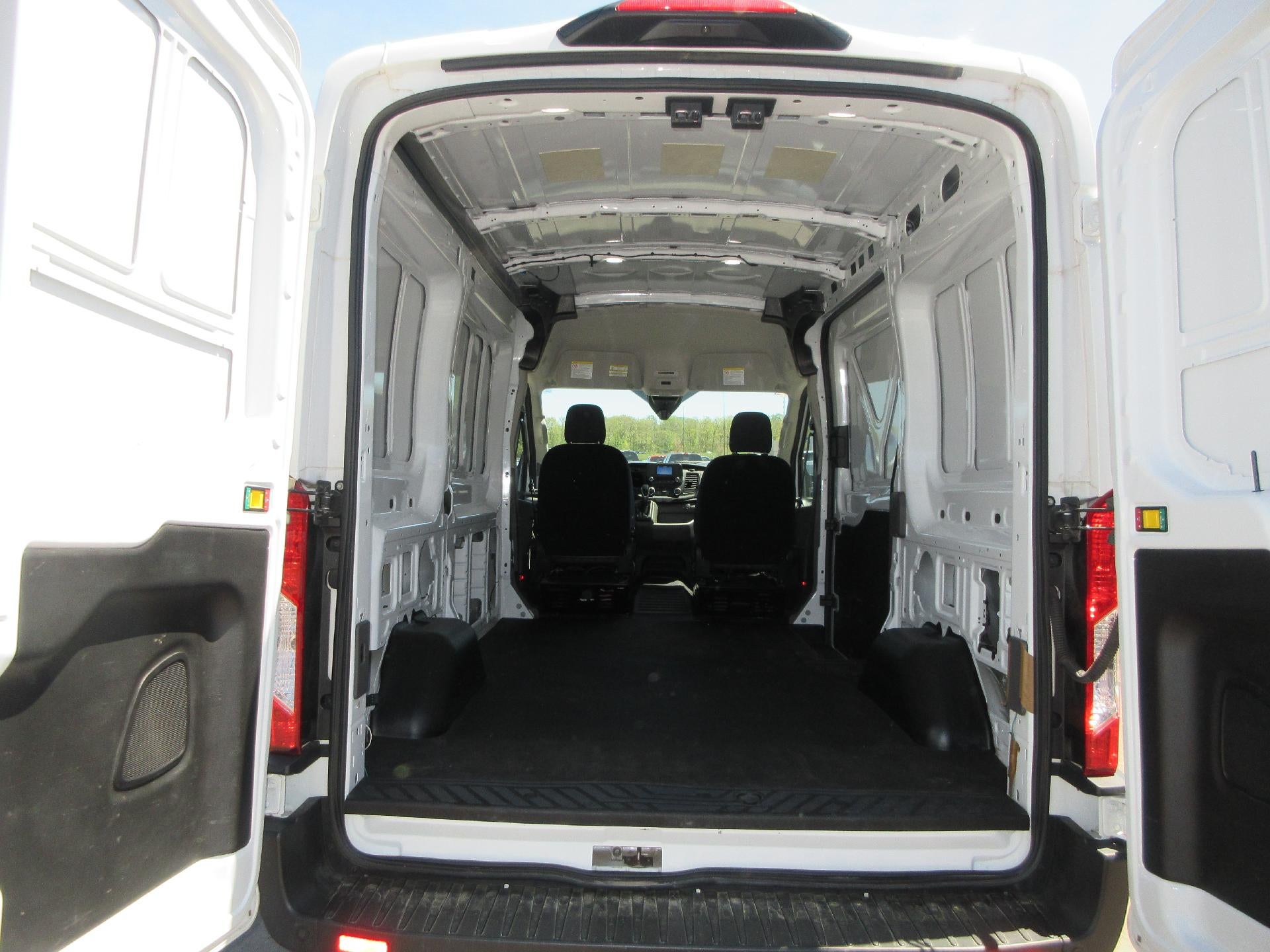 2023 Ford Transit Cargo Van T-250 130" Med Rf 9070 GVWR AWD