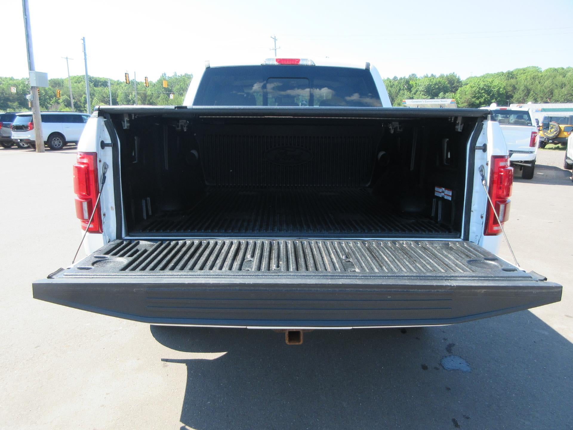 2015 Ford F-150 4WD SuperCrew 5-1/2 Ft Box Lariat