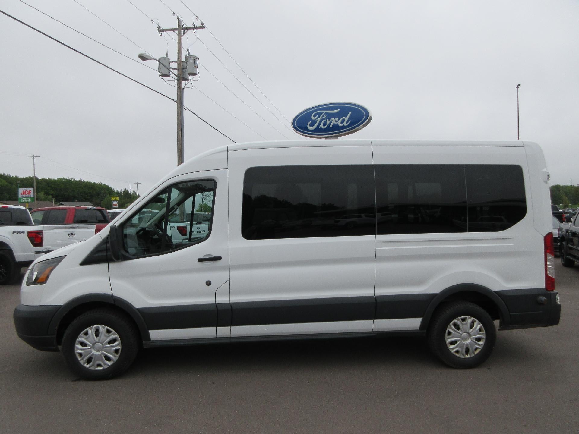 2017 Ford Transit Van T-250 148" Med Rf 9000 GVWR Sliding RH Dr