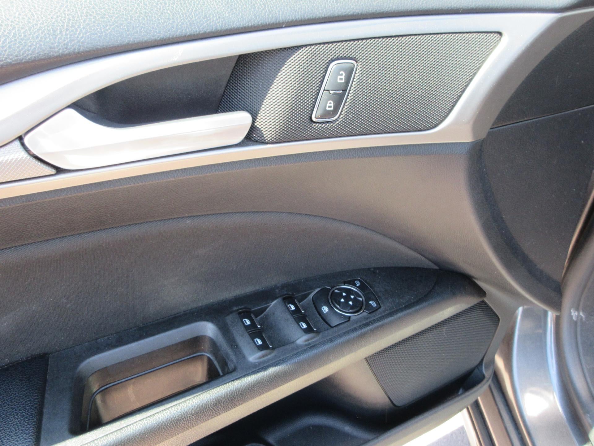 2020 Ford Fusion SE FWD
