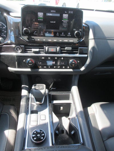 2024 Nissan Pathfinder SL 4WD
