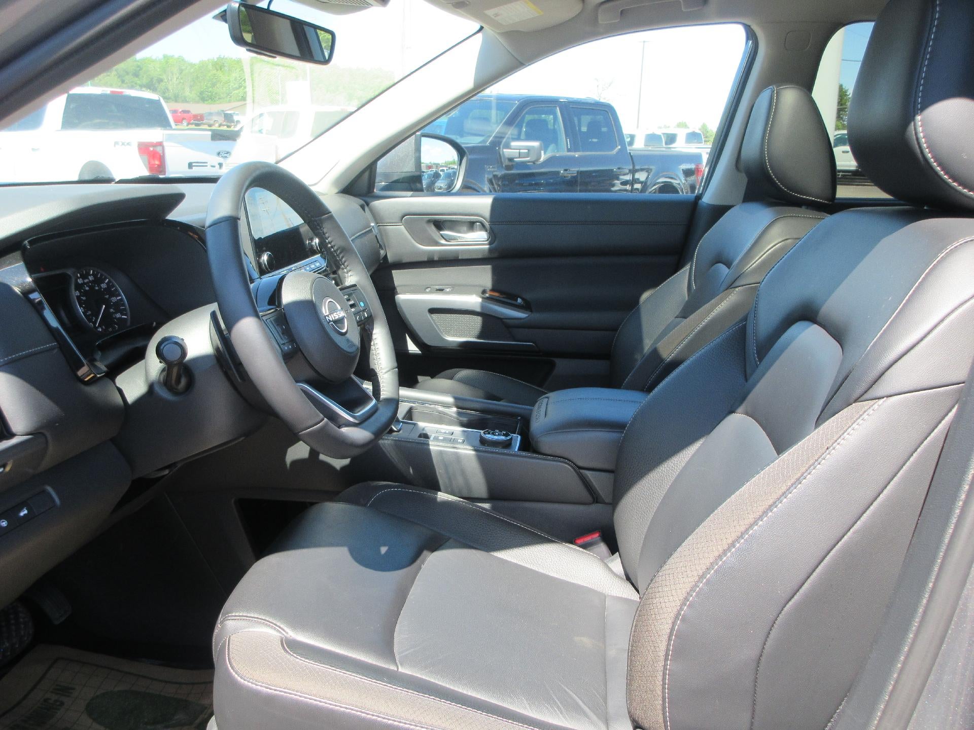 2024 Nissan Pathfinder SL 4WD